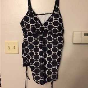 Liz Lange maternity tankini top
